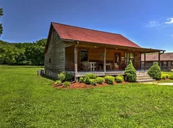 Dream Valley Mountain View Cabin with Covered Porch!