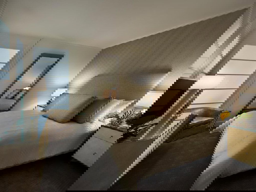 AKA White House - thumb 5