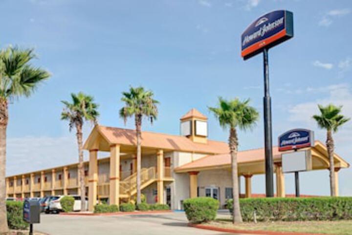Howard Johnson By Wyndham Galveston