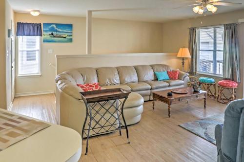 Corpus Christi Condo W / Balcony Mins From Beach!