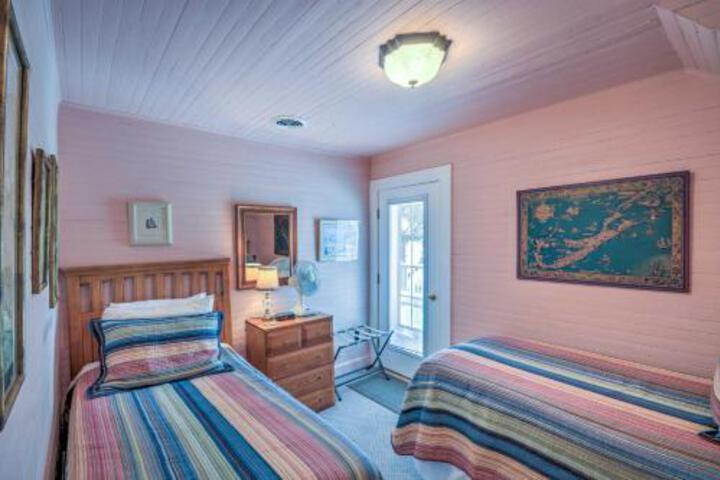 Lakefront Hopatcong House W / Large Porch & Dock! - thumb 0