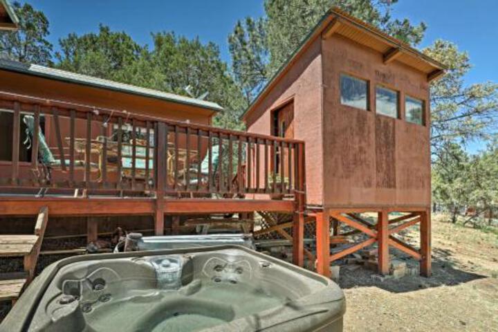 Cabin With Deck & Hot Tub 2 Miles To Ski Apache! - thumb 6