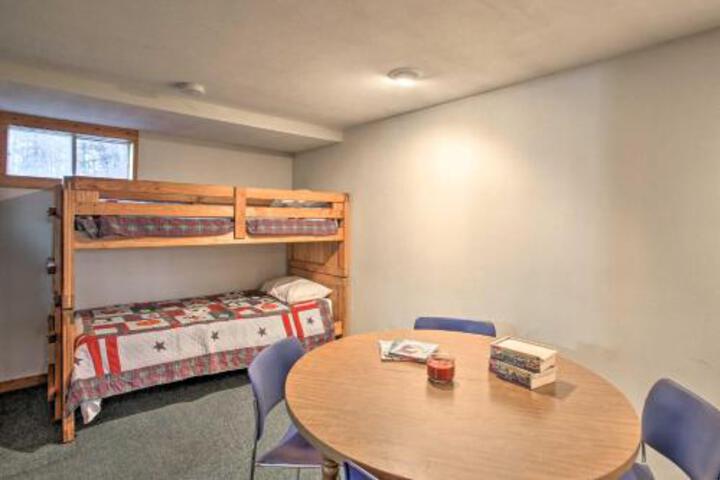 Lakeview Forest Cabin W / Deck Walk To Beach! - thumb 1