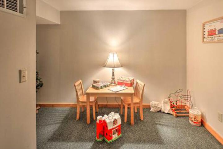 Lakeview Forest Cabin W / Deck Walk To Beach! - thumb 3