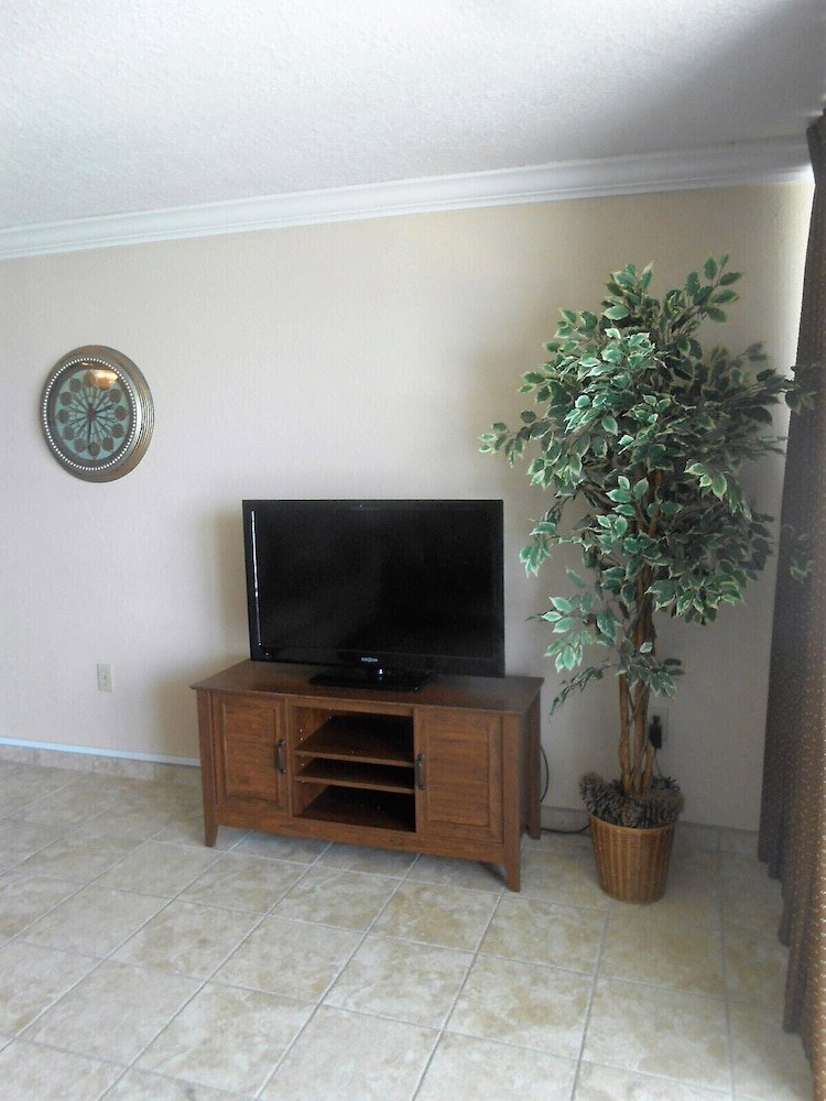 0310 Waters Edge Resort 1 Bedroom Condo - thumb 5