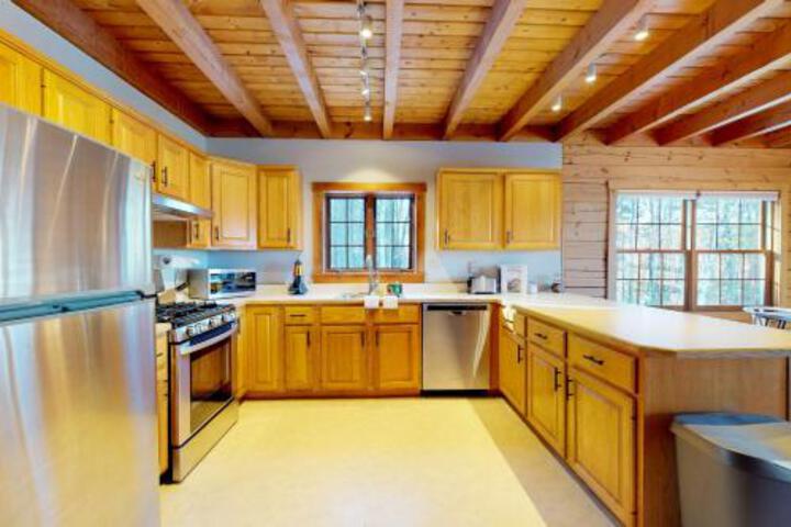 Tilted Barn Hideaway - thumb 0