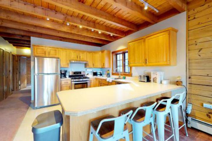 Tilted Barn Hideaway - thumb 1