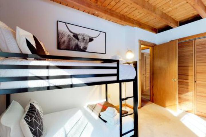 Tilted Barn Hideaway - thumb 4