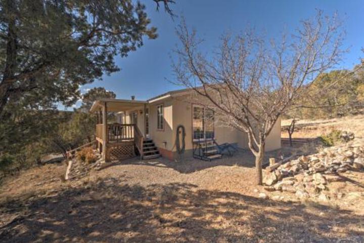 Cozy Home With BBQ & Deck 19 Mi To Ski Apache! - thumb 1