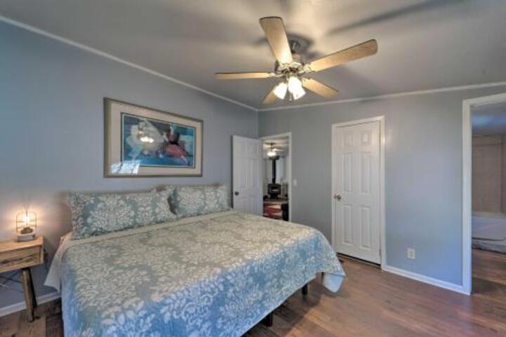 Cozy Home With BBQ & Deck 19 Mi To Ski Apache! - thumb 6