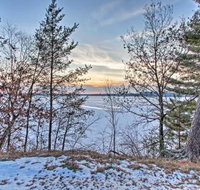 Waterfront Retreat on 2 Acres w / Deck  View - Accommodation Texas