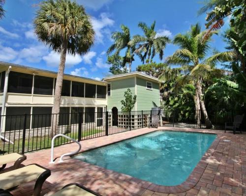 126 Gulf Island Drive - thumb 0