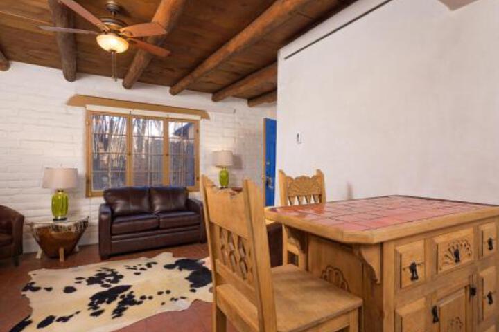 1 Bedroom 5 Min. Walk To Canyon Rd. Besos - thumb 1
