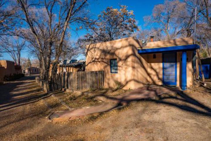 1 Bedroom 5 Min. Walk To Canyon Rd. Besos - thumb 0