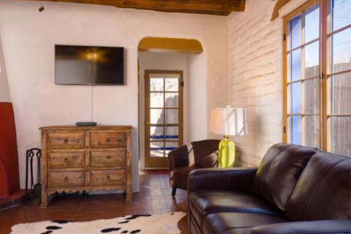 1 Bedroom 5 Min. Walk To Canyon Rd. Besos - thumb 3