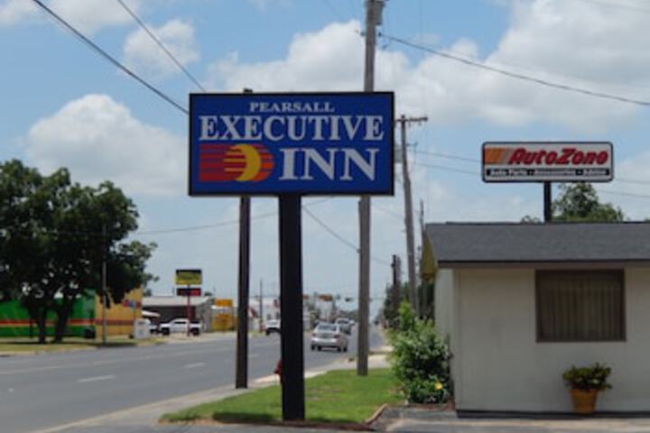 Pearsall Executive Inn