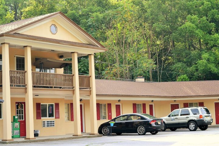 Holiday Motel - thumb 2