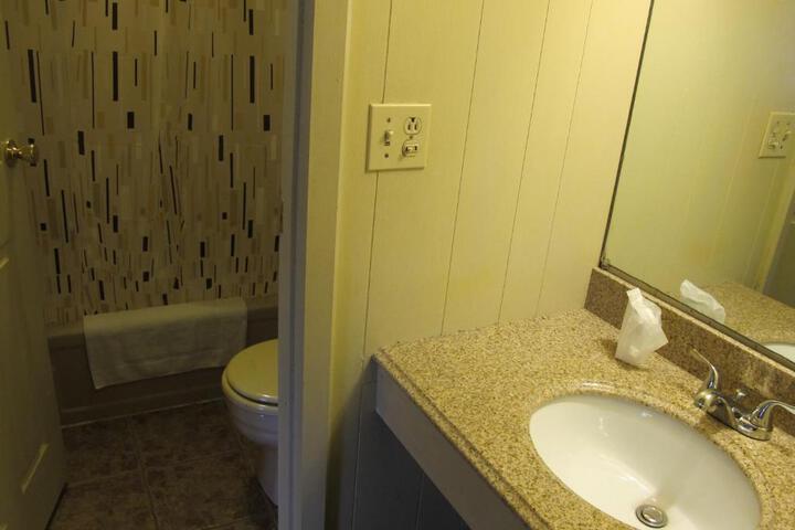 Macalusos At The Lantern Lodge - thumb 2