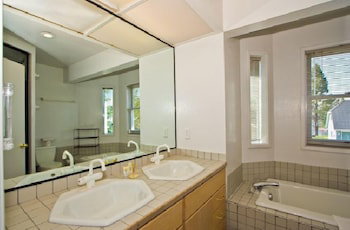 2136 Venice Dr. - thumb 0