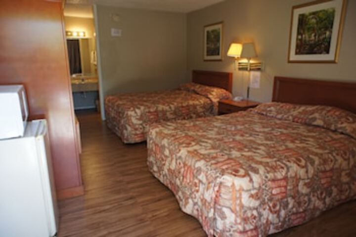 Executive Inn & Suites - thumb 0