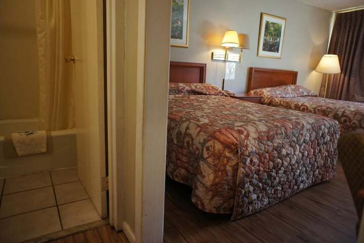 Executive Inn & Suites - thumb 7