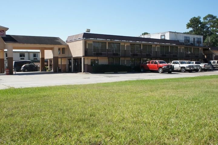 Executive Inn & Suites - thumb 1