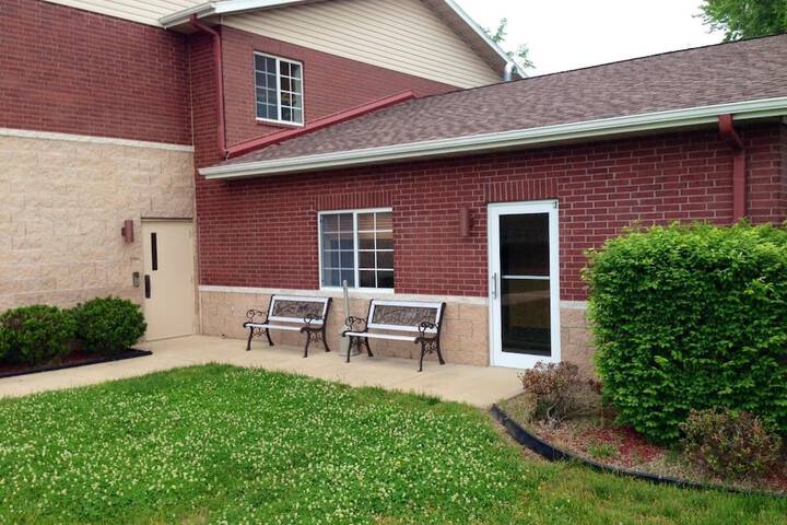 Super 8 By Wyndham Ava - thumb 3