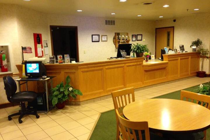 Super 8 By Wyndham Ava - thumb 6