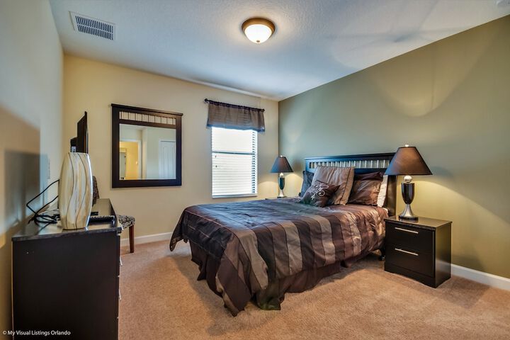 1422 Moonvalley Drive - thumb 1