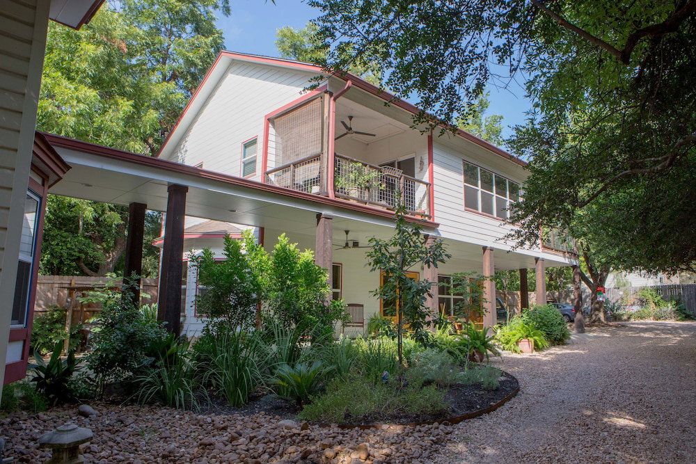 Brava House Bed And Breakfast