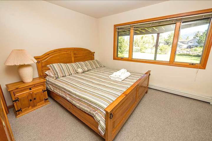 1803 Venice Drive 4 Bedroom Home - thumb 2