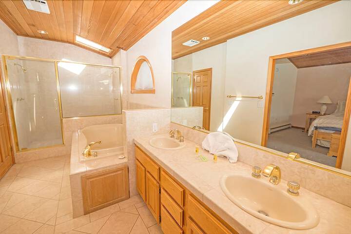 1803 Venice Drive 4 Bedroom Home - thumb 5