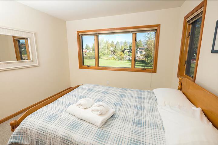 1803 Venice Drive 4 Bedroom Home - thumb 1