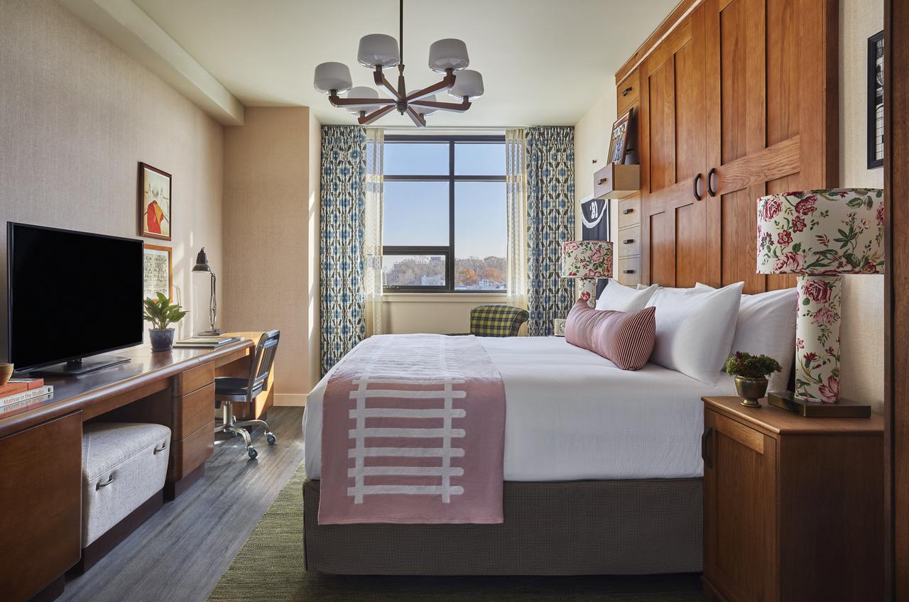 Graduate Bloomington - thumb 22