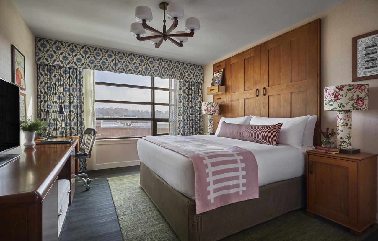 Graduate Bloomington - thumb 33