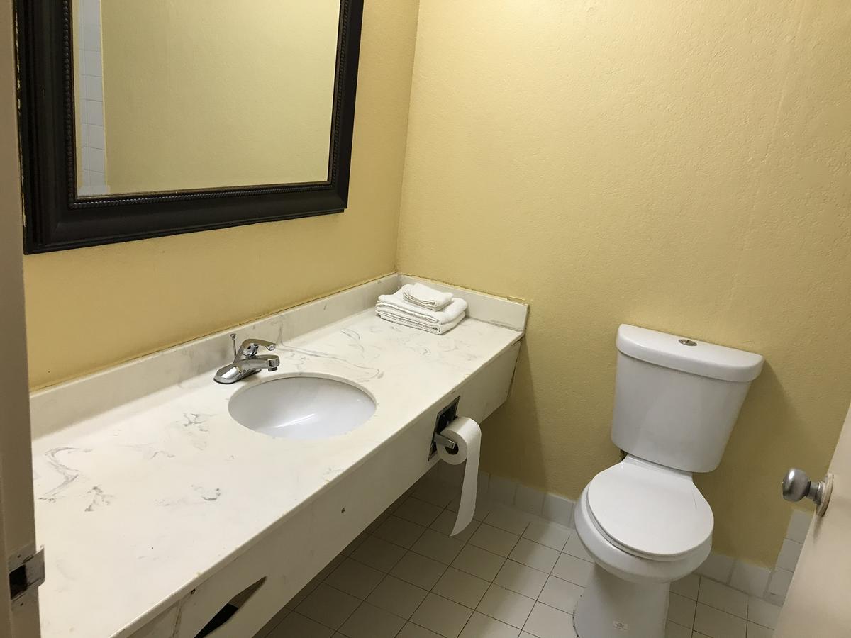 Economy Inn - thumb 1