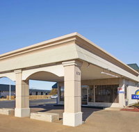 Days Inn by Wyndham Salina South - Accommodation Texas