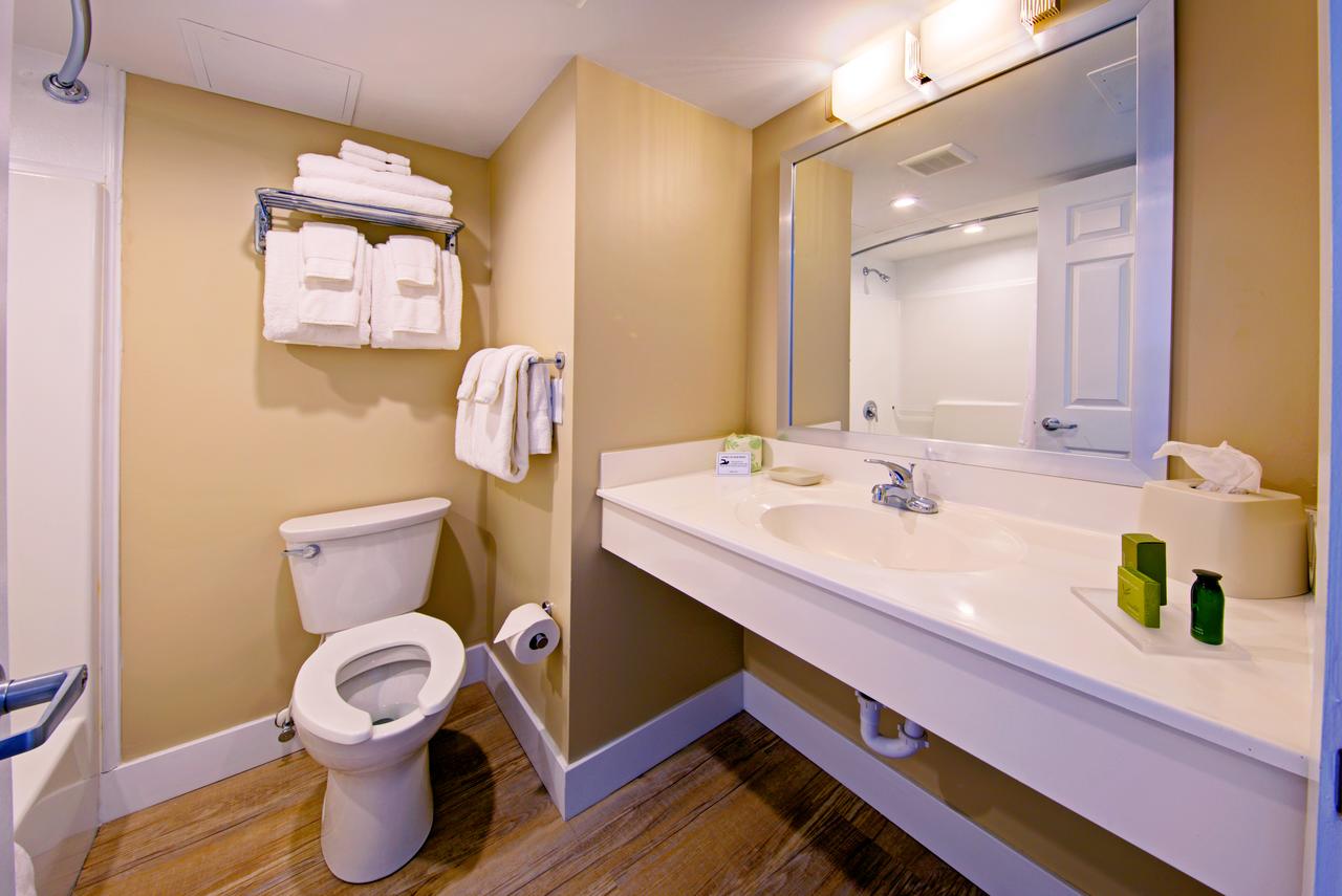 Commander Hotel & Suites - thumb 3