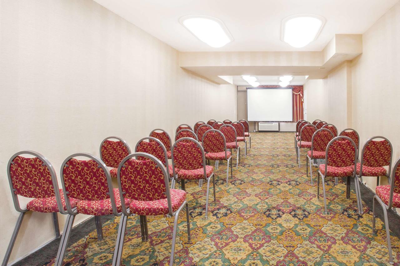 Ramada By Wyndham Edgewood Hotel & Conference Center - thumb 32