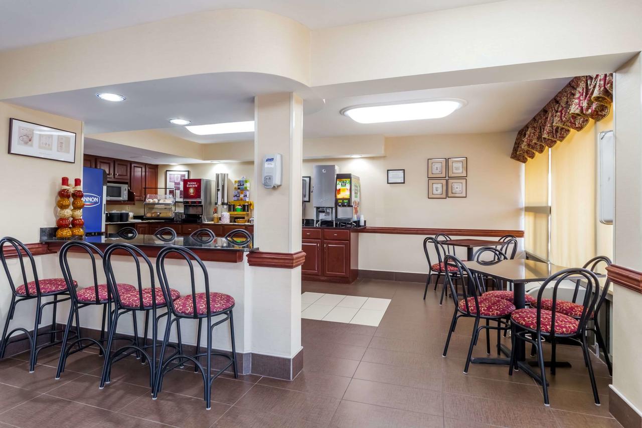 Ramada By Wyndham Edgewood Hotel & Conference Center - thumb 28