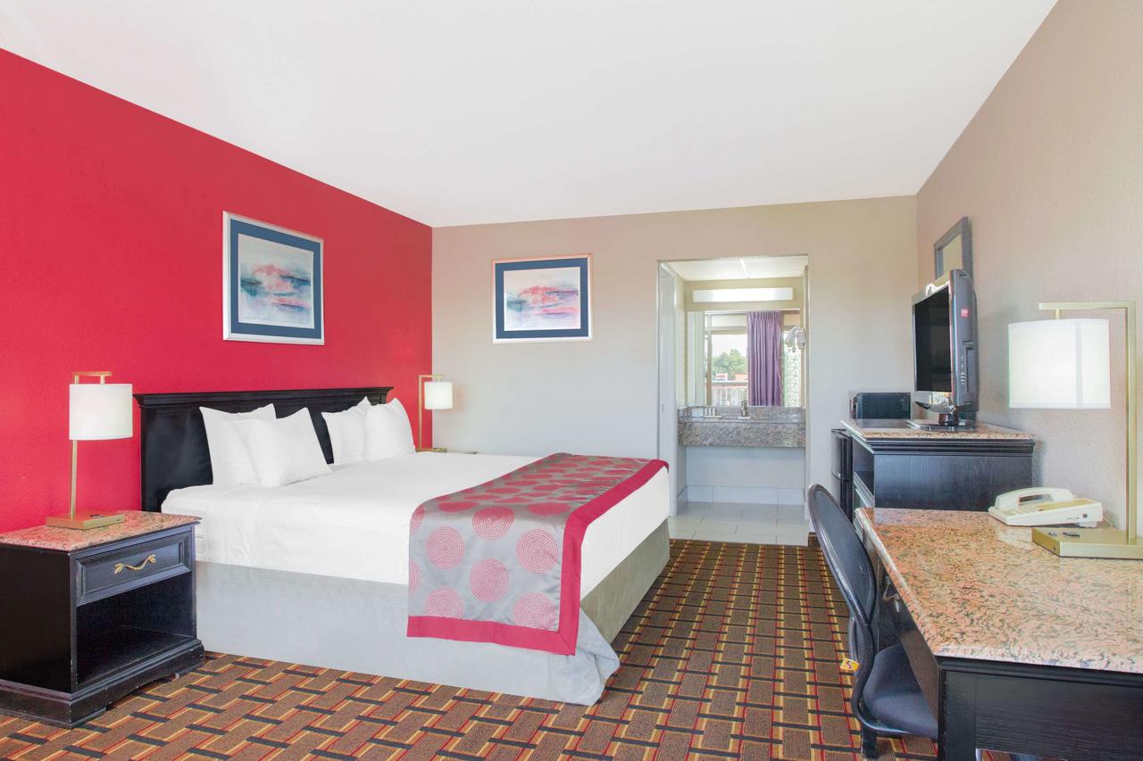 Ramada By Wyndham Edgewood Hotel & Conference Center - thumb 38