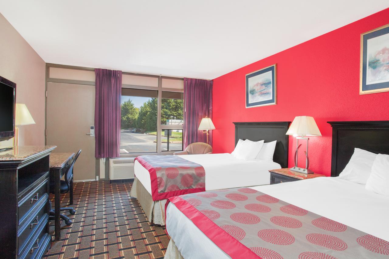 Ramada By Wyndham Edgewood Hotel & Conference Center - thumb 8