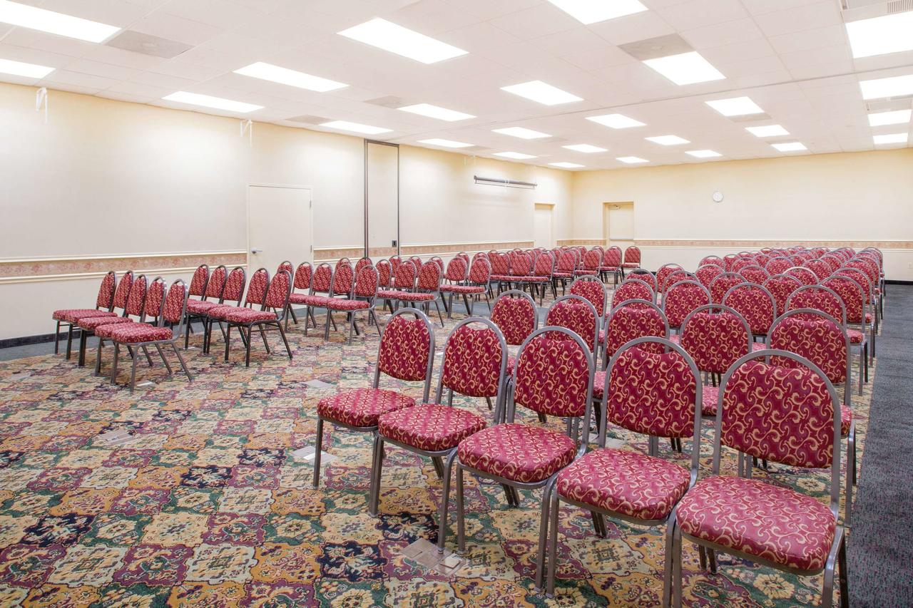 Ramada By Wyndham Edgewood Hotel & Conference Center - thumb 14
