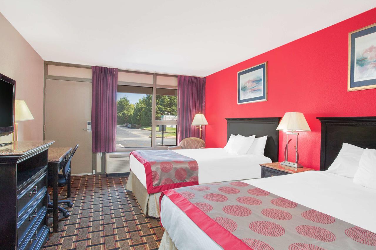 Ramada By Wyndham Edgewood Hotel & Conference Center - thumb 17