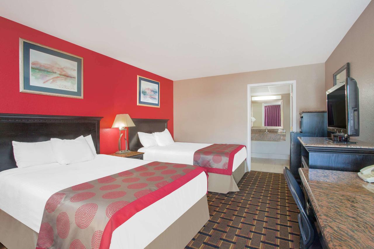 Ramada By Wyndham Edgewood Hotel & Conference Center - thumb 19