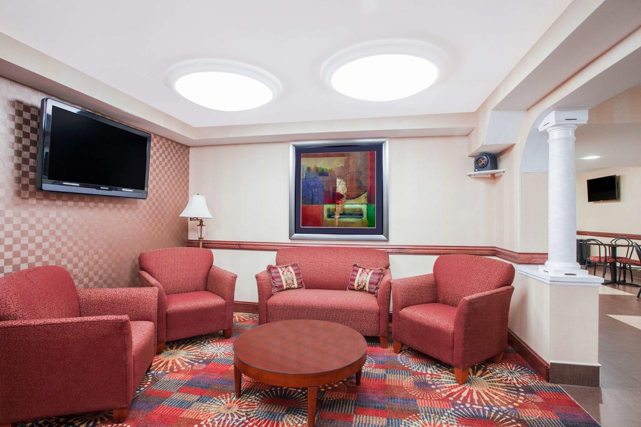 Ramada By Wyndham Edgewood Hotel & Conference Center - thumb 26