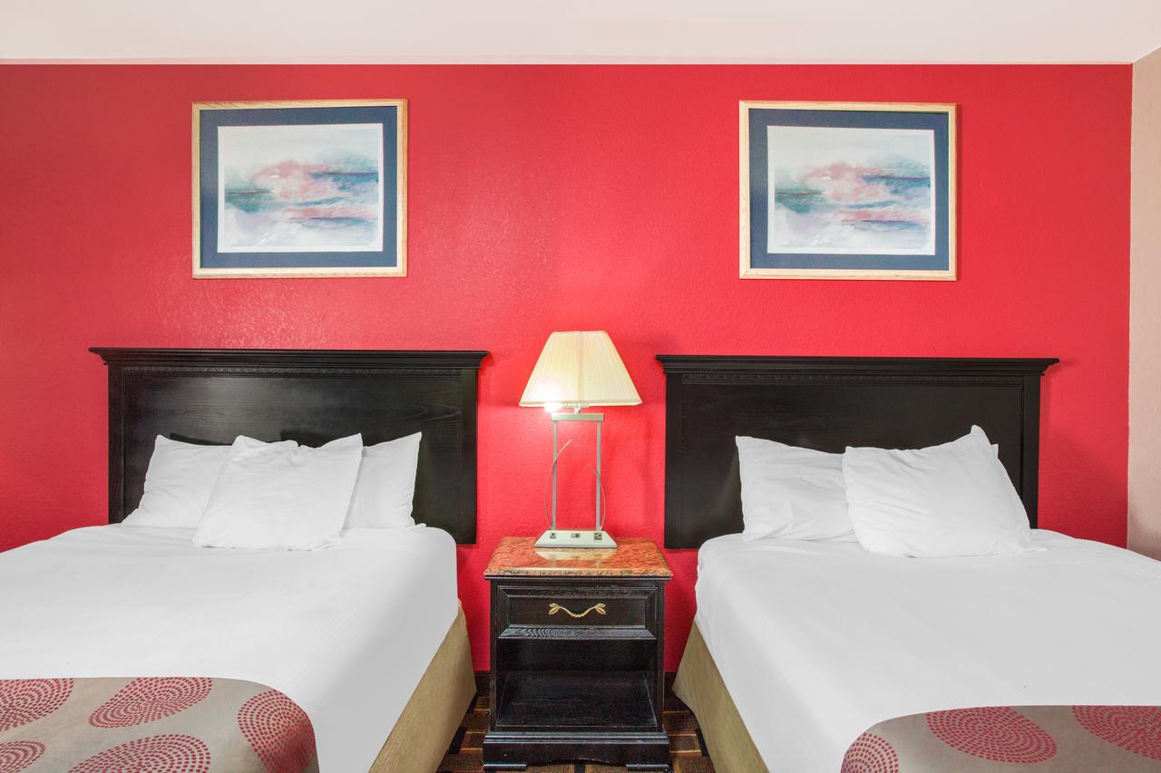 Ramada By Wyndham Edgewood Hotel & Conference Center - thumb 7