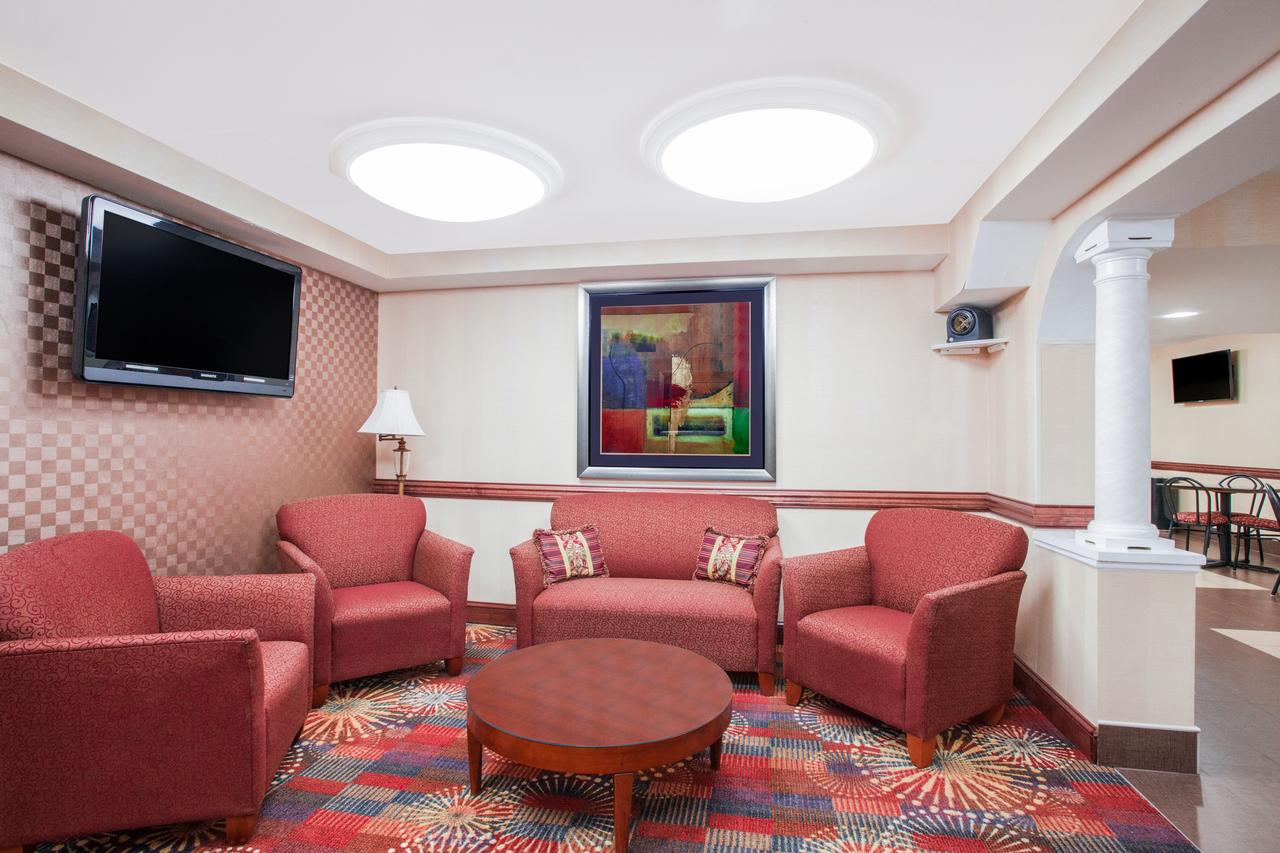 Ramada By Wyndham Edgewood Hotel & Conference Center - thumb 5