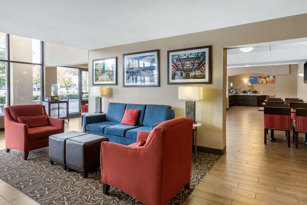 Comfort Inn Boston - thumb 35