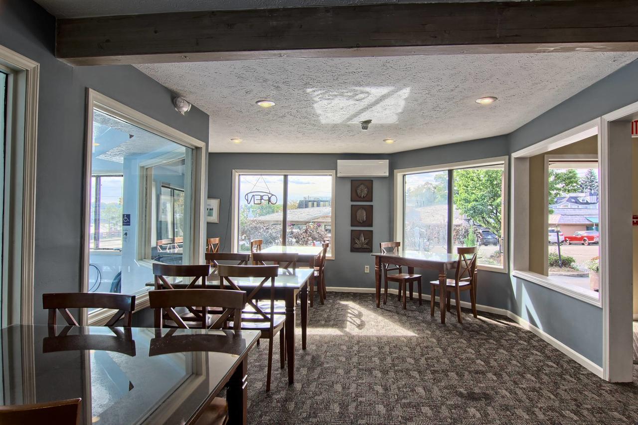 109 Pointes North Inn - thumb 2